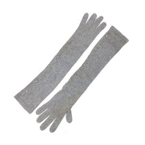 GREY GLOVES WITH BUTTON DETAIL